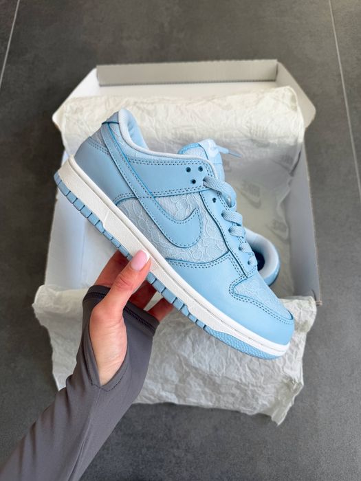 Жіночі кросівки DUNK LOW WMNS LACE PACK - REGAL BLUE найк сб данк блакитні