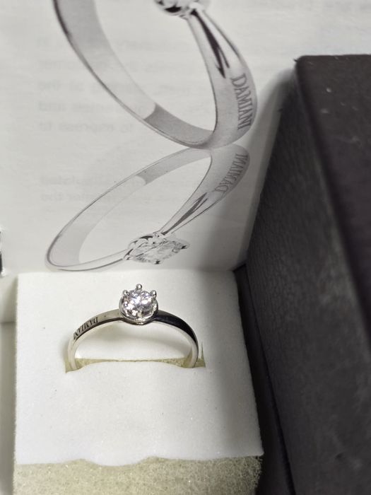Золотое кольцо с бриллиантом 0,30 ct Damiani.