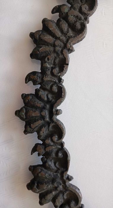 Дзеркало у латунній оправі