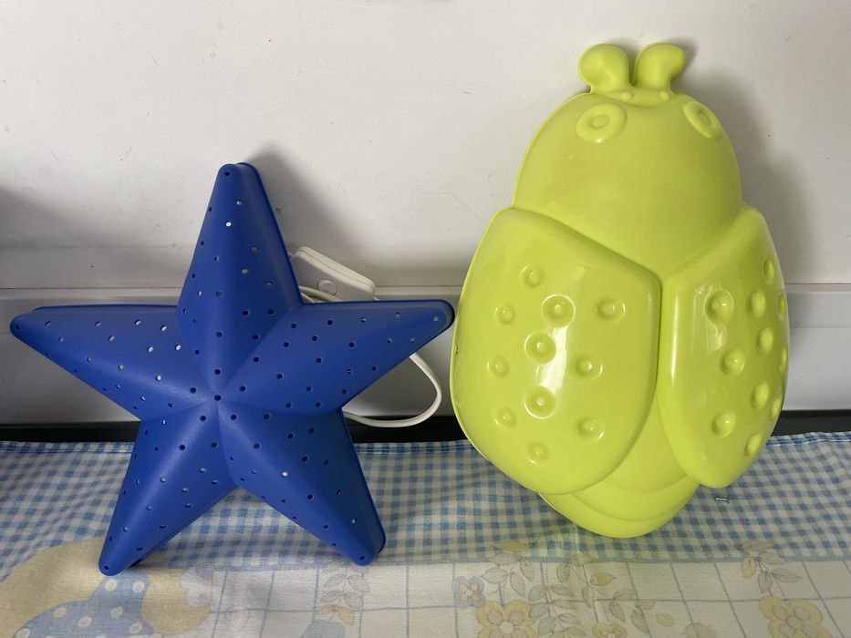 Artigos criança candeeiros, cabides e relógio