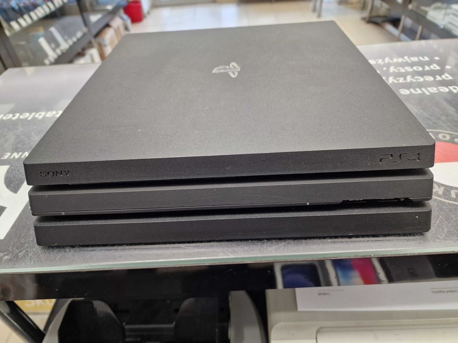 Konsola PS4 PRO PlayStation 4 PRO 1TB 7216B + pad + kable/ Grade B