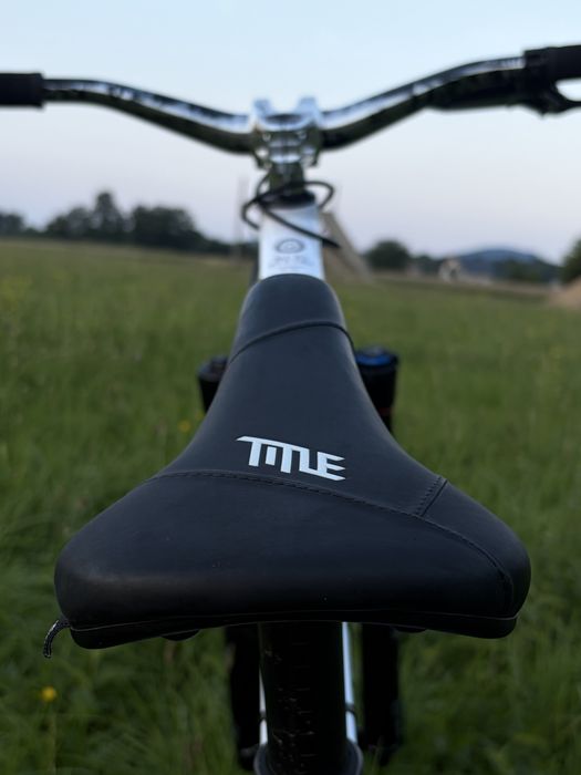 Commencal absolut pure white