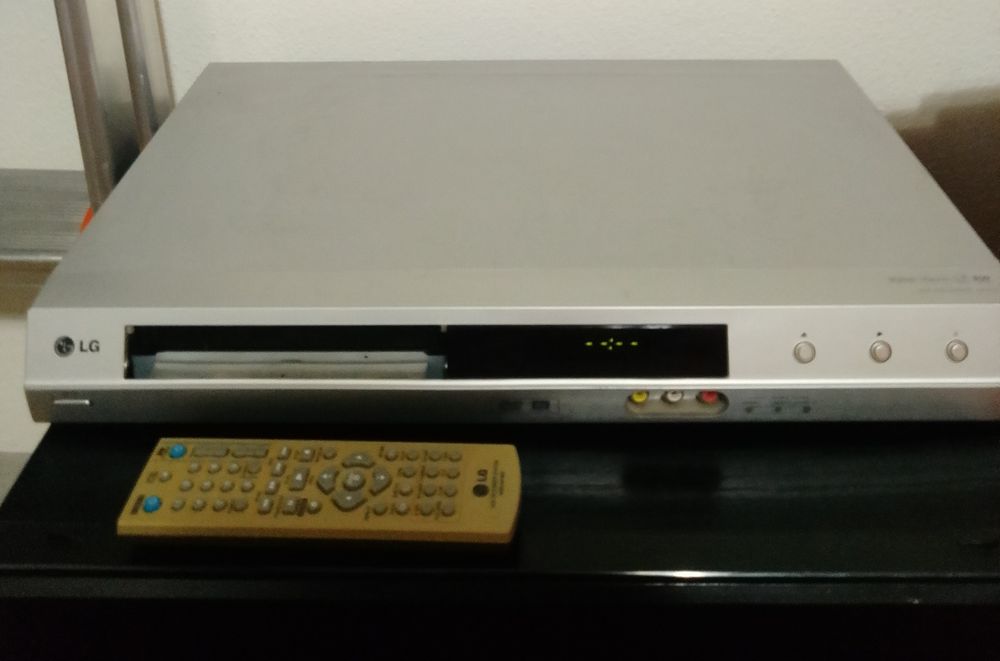 Gravador e Leitor de DVD LG em funcionamento