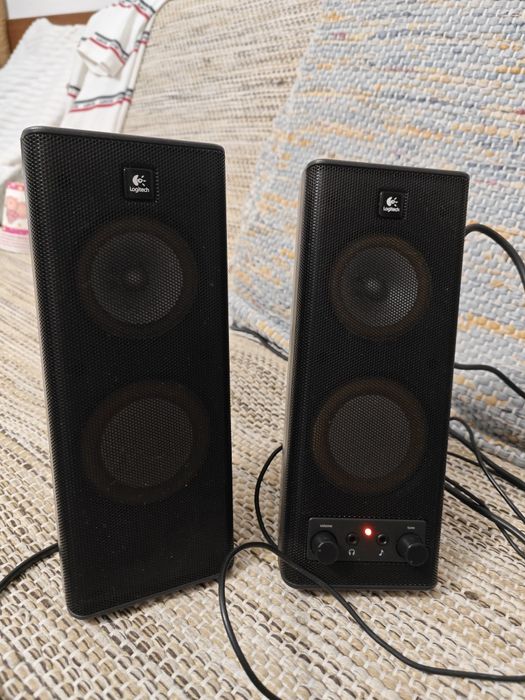Colunas Logitech