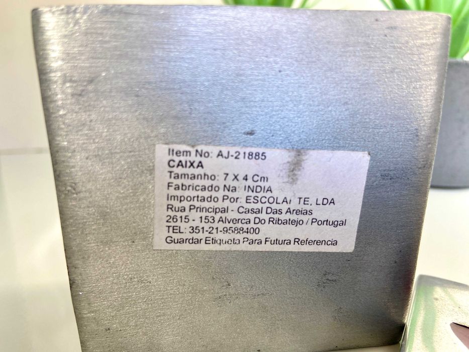 Guarda-joias de metal