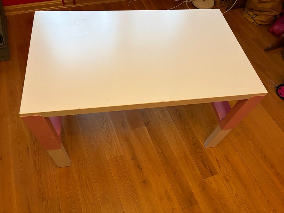 Biurko Ikea różowe
