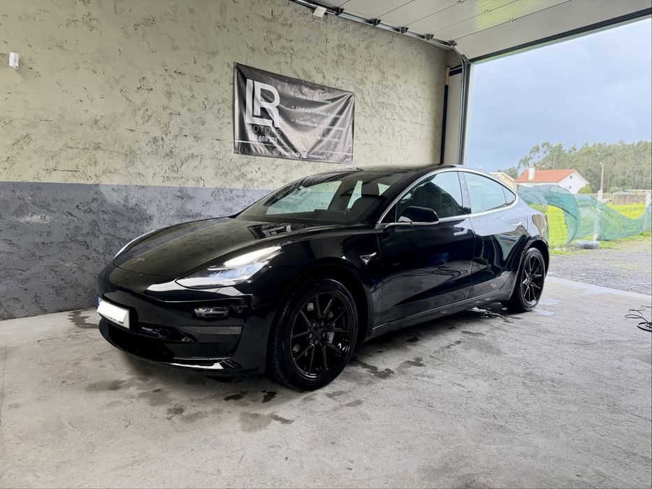 Tesla Model 3 Standard Range Plus - Desde 275€ Mês