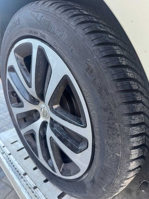 Felgi- opony 17'' Continental stalowe stalowe strukturalne z kołpakami