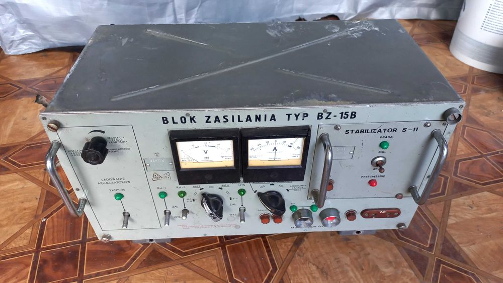 Zasilacz BZ15B radiostacji RD115