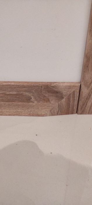 Монтаж плінтуса Встановлення плінтуса -МДФ,дюрополімер,пластик,дерево.