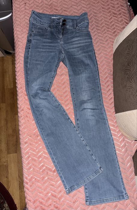 Джинсы клеш, на средней посадке