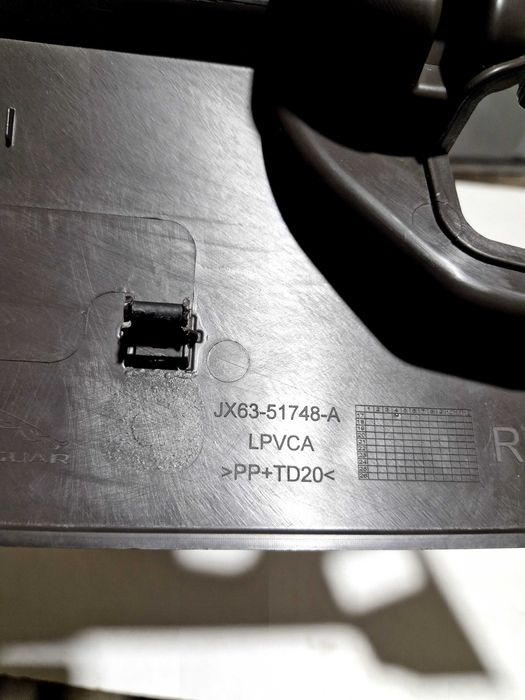 Tapicerka bagażnika boczek Jaguar XF X260 nowa JX63-517.48-A