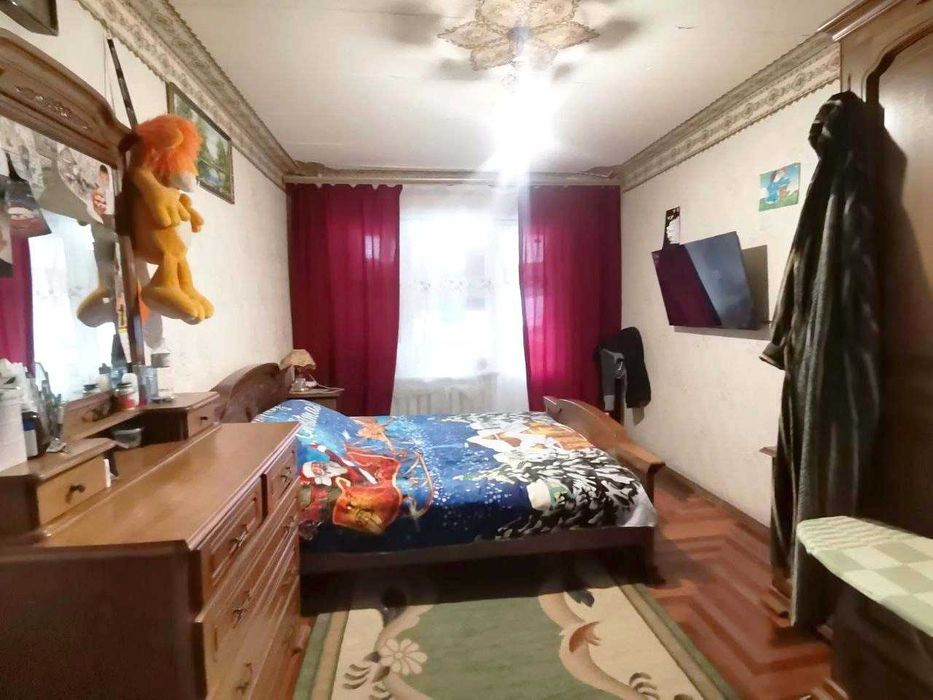 Продам простору 3 кімнатну квартиру в центрі Бородинського м-ну, вул.Ладозька. Можливо Сертифікат.