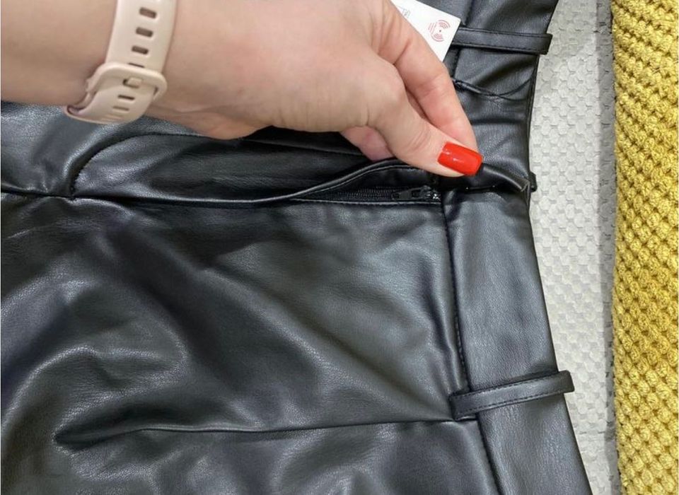 Шорти zara з екошкіри