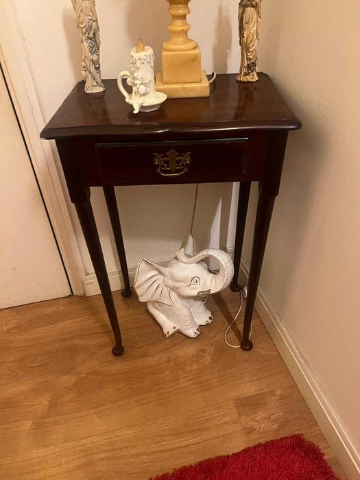 movel de entrada com espelho e mesa