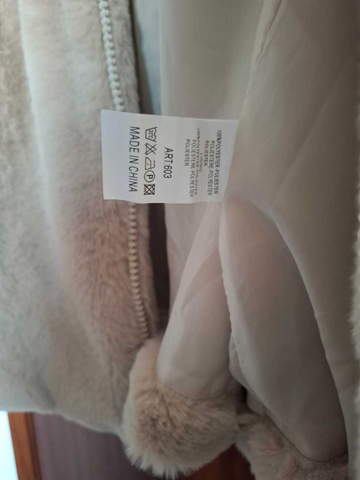 Casaco de pelo na cor creme - Tamanho L