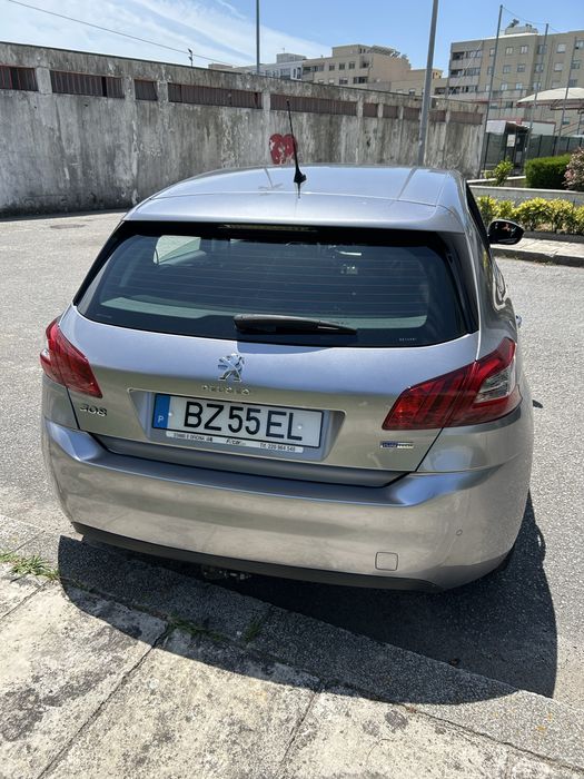 Peugeot 308 1.2 PureTech Allure – 110cv Ano 2016 | 119.000 km | Gasolina