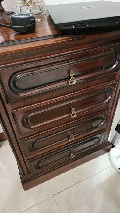 Cómoda + espelho + 2 mesas de cabeceira