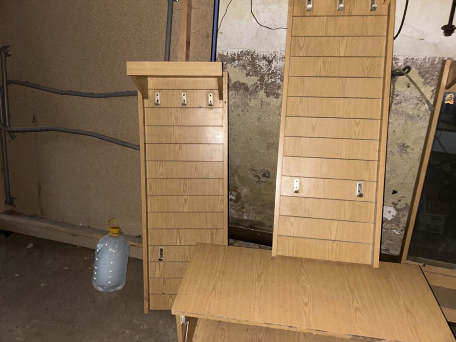 Вішалка для одягу з джеркалом та тумбою