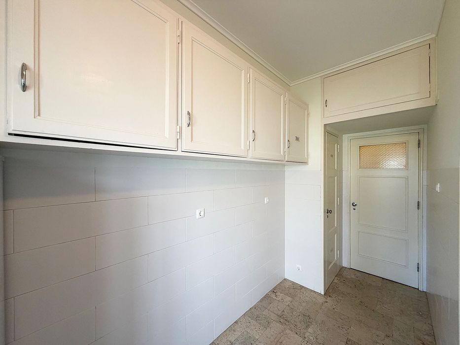 Apartamento T2 para arrendamento na Ajuda