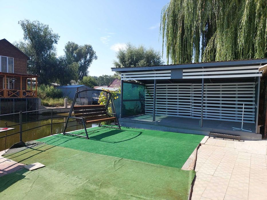 Будинок біля води