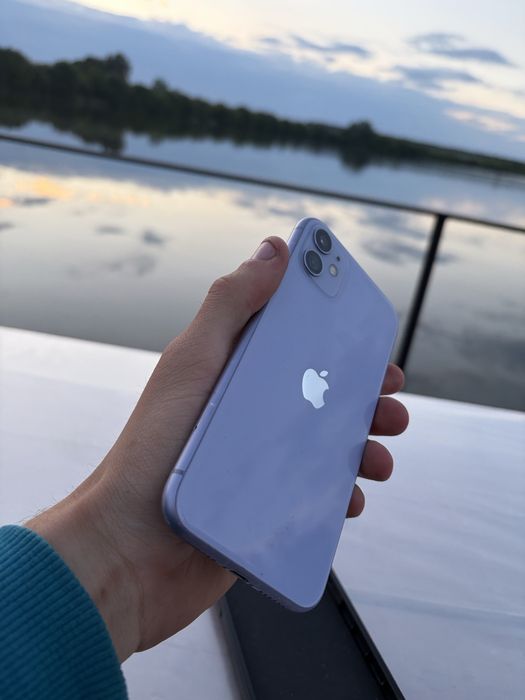Продам iPhone 11 128g