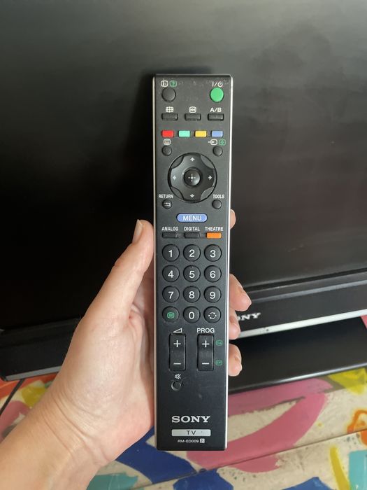 Tv Sony Bravia LCD digital 20’ com comando, a funcionar perfeitamente