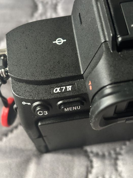 Sony A7 IV + FE 24-70 MM F4