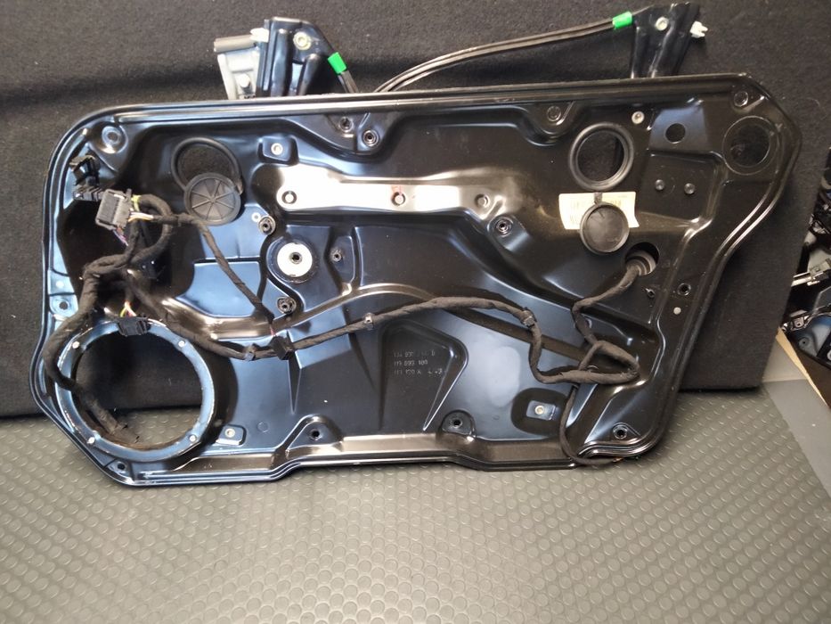 VW Golf 4 Передній Склопідйомник
З Німеччини без пробігу