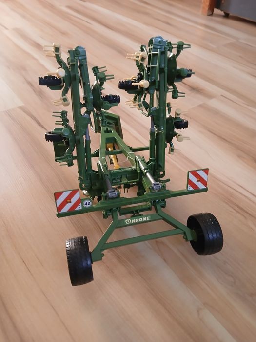 Sprzedam odgarniarke bruder lekko peknienty zaczepu ale  działa