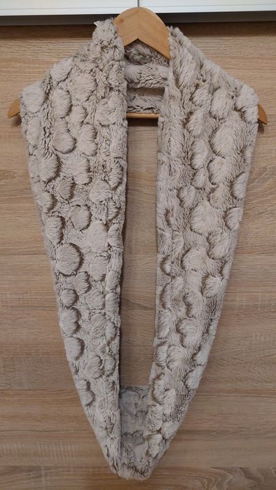 Komin damski jasnobeżowy