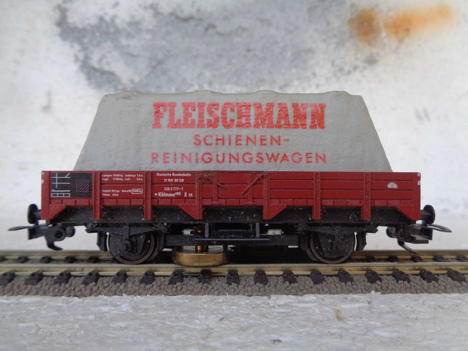 1:87 Fleischmann Vagão mercadorias com sistema limpa vias
