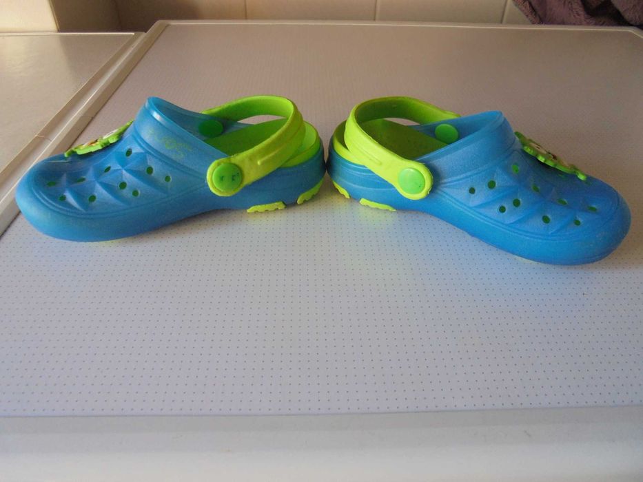 crocs de menino práticos