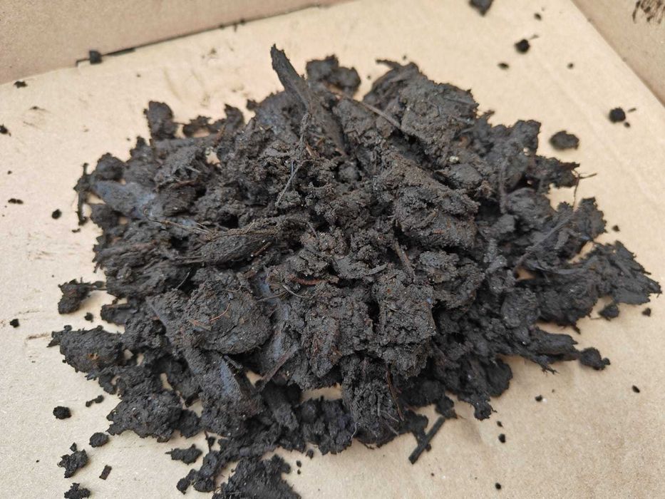 Organiczny polepszacz gleby kompost nawóz osad pomiot podkład