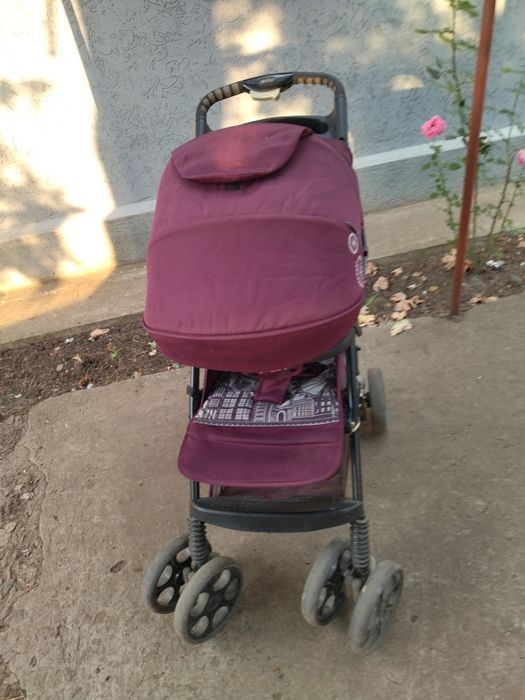 Прогулочна коляска