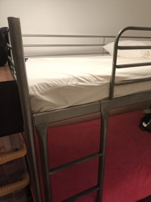 Cama dormir dos miúdos. Bliche