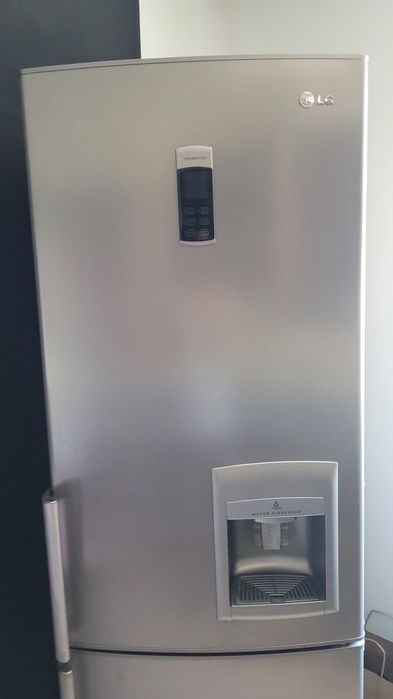 Lodówka LG z dozownikiem wody