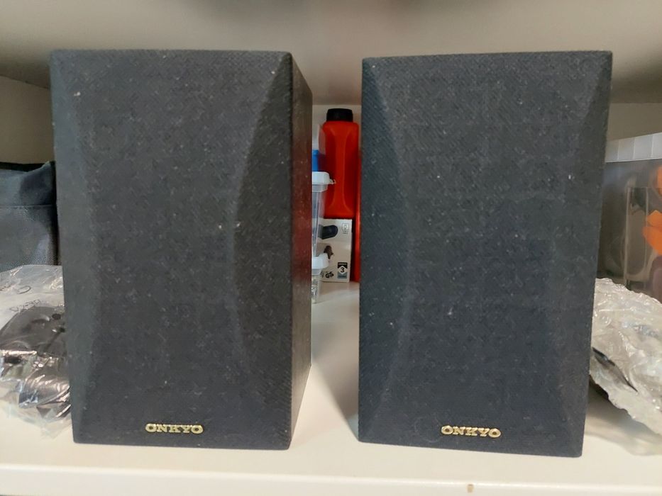 Głośniki plus zestaw małych głośników