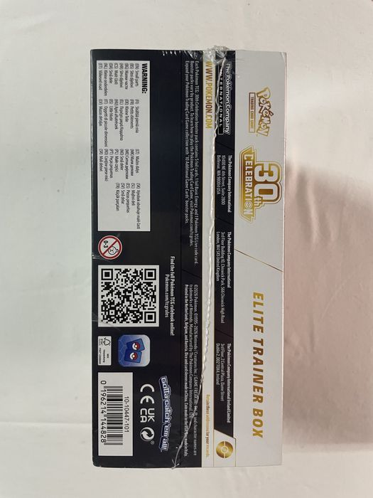 Pokémon 30th Celebration Elite Trainer Box (ETB) [Novo e selado/Envio grátis]