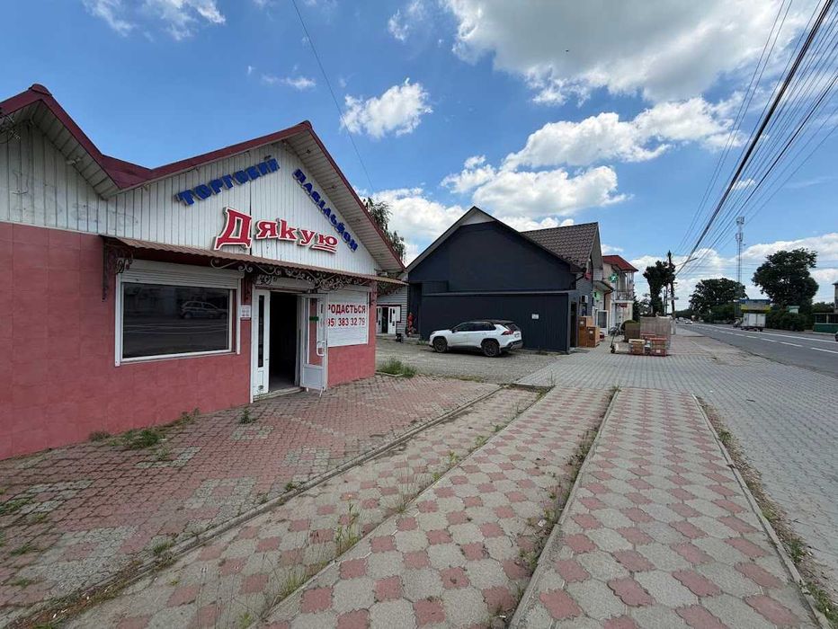 Продається фасадне комерційне приміщення в с. Мамаївці (Центр)