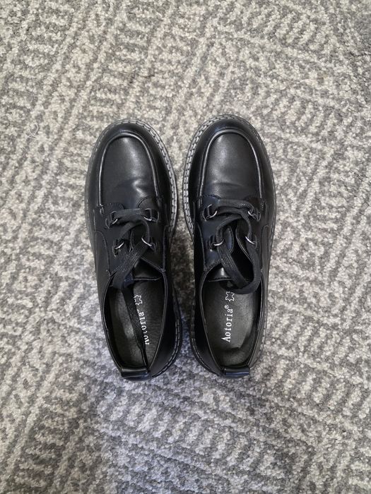 czarne loafersy, eleganckie buty, mokasyny