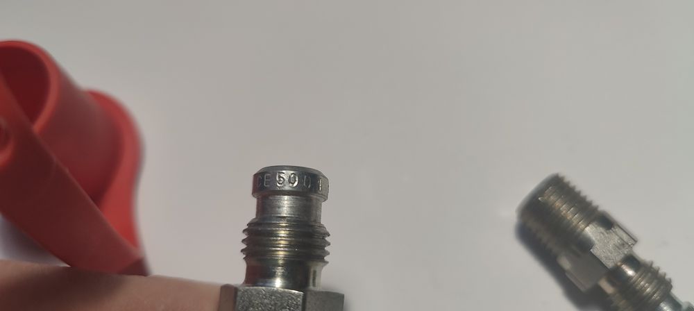 ВЗУ метан NGV1-P30 зі зворотним клапаном, під трубку D6 та D8