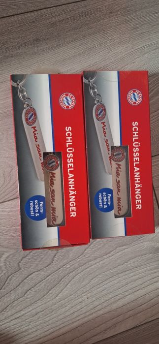 oficjalny brelok do kluczy FC Bayern Monachium "Mia san mia".