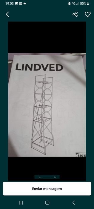 Conjunto de duas estantes brancas Ikea com prateleiras em vidro