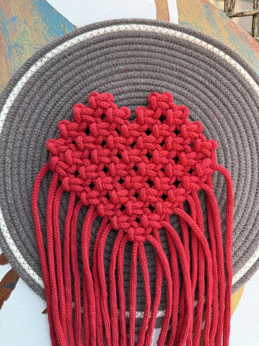 Брошка-серце макраме