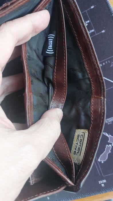Vendo carteira da Camel, castanha como nova