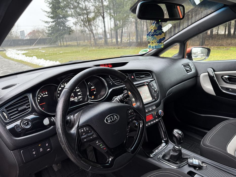 Kia proceed 1,6 gdi klima navi asystent kamera led xenon