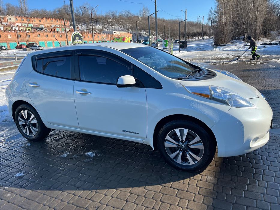 Продам Nissan leaf