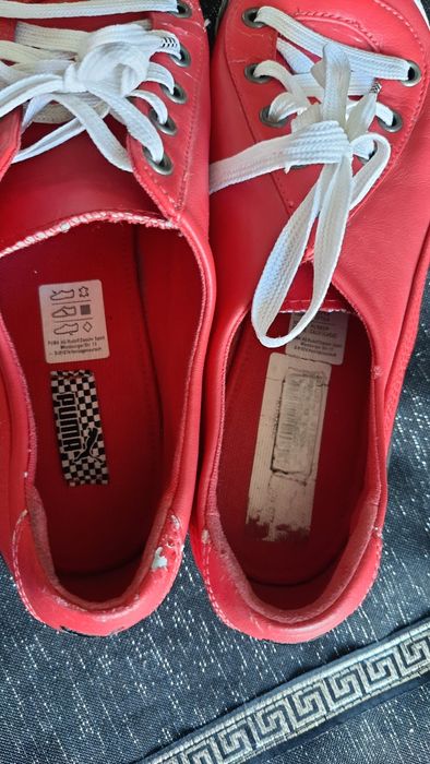 Czerwone trampki firmy PUMA