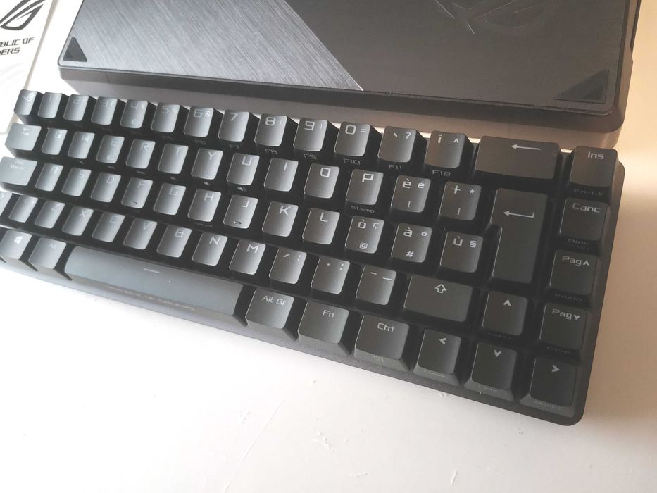 Klawiatura gamingowa ASUS ROG Falchion QWERTY IT Bezprzewodowa RGB